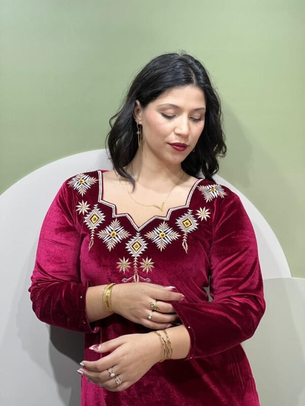 Robe Katifa Rose– Broderie Florale