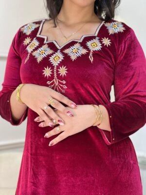 Robe Katifa Rose– Broderie Florale